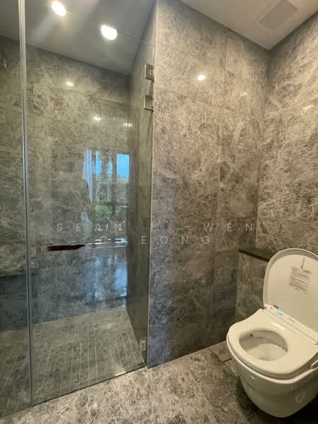 Parksuites, 18 Holland Grove Road, 2 Bedrooms, 872 sqft, Condominium For Sale, by Sean Li-wen Cheong, 500167801 - Bathroom - PropertyGuru.com.sg