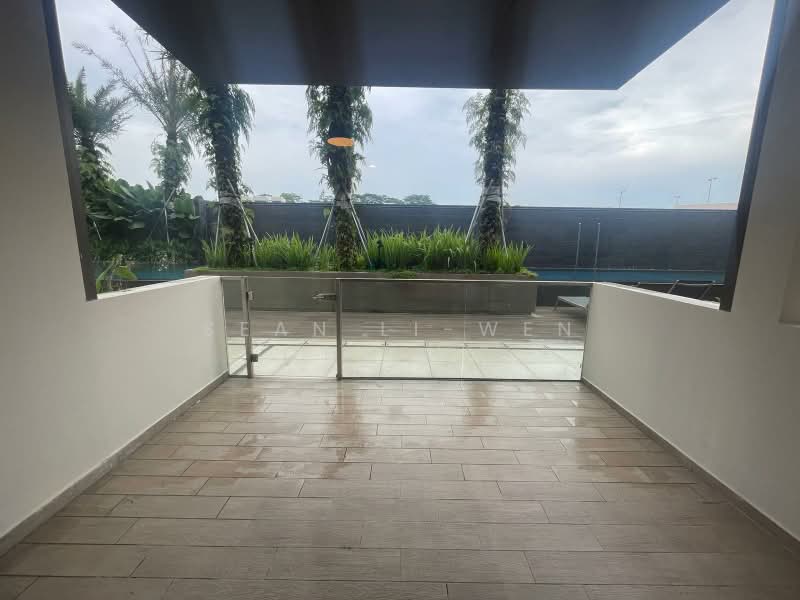 Parksuites, 18 Holland Grove Road, 2 Bedrooms, 872 sqft, Condominium For Sale, by Sean Li-wen Cheong, 500167801 - Balcony - PropertyGuru.com.sg