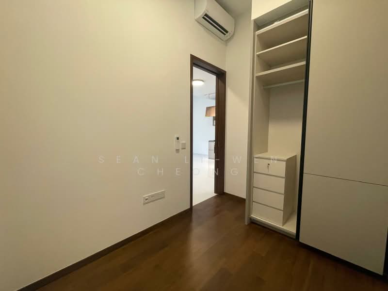 Parksuites, 18 Holland Grove Road, 2 Bedrooms, 872 sqft, Condominium For Sale, by Sean Li-wen Cheong, 500167801 - Bedroom - PropertyGuru.com.sg