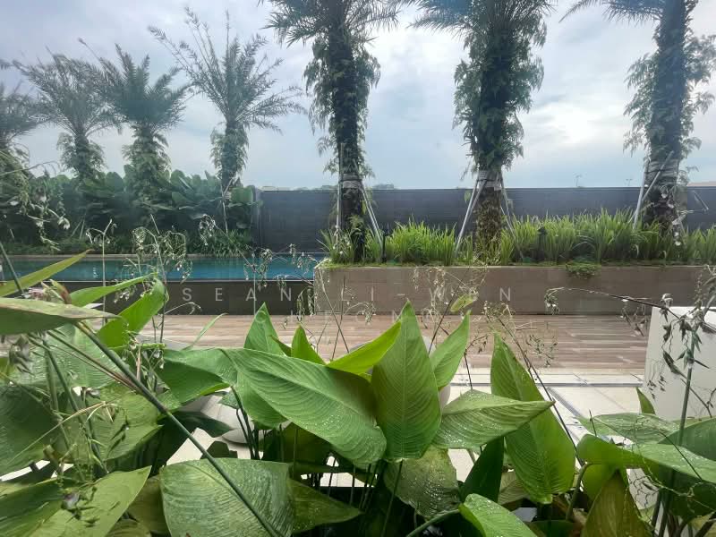 Parksuites, 18 Holland Grove Road, 2 Bedrooms, 872 sqft, Condominium For Sale, by Sean Li-wen Cheong, 500167801 - Pool - PropertyGuru.com.sg