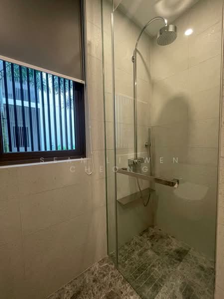 Parksuites, 18 Holland Grove Road, 2 Bedrooms, 872 sqft, Condominium For Sale, by Sean Li-wen Cheong, 500167801 - Bathroom - PropertyGuru.com.sg
