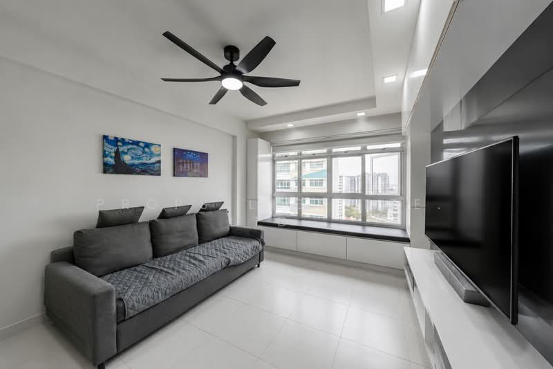 450B Sengkang West Way, 450B Sengkang West Way, 2 Bedrooms, 721 sqft, HDB Flat For Sale, by Kelly Tan, 500167804 - Living Room - PropertyGuru.com.sg