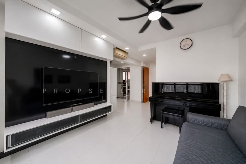 450B Sengkang West Way, 450B Sengkang West Way, 2 Bedrooms, 721 sqft, HDB Flat For Sale, by Kelly Tan, 500167804 - Living Room - PropertyGuru.com.sg