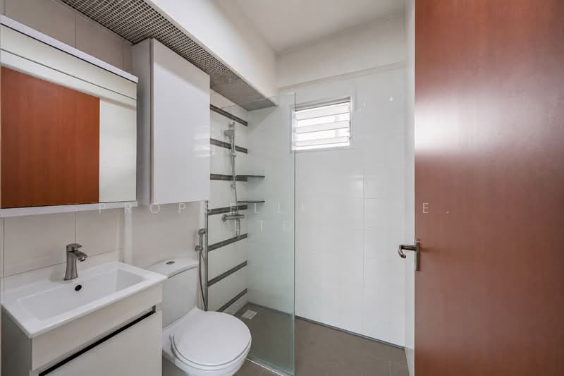 450B Sengkang West Way, 450B Sengkang West Way, 2 Bedrooms, 721 sqft, HDB Flat For Sale, by Kelly Tan, 500167804 - Bathroom - PropertyGuru.com.sg