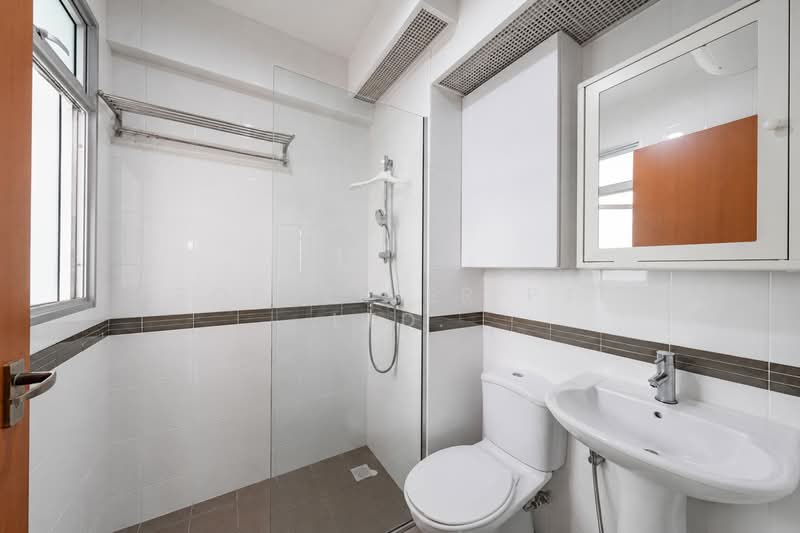 450B Sengkang West Way, 450B Sengkang West Way, 2 Bedrooms, 721 sqft, HDB Flat For Sale, by Kelly Tan, 500167804 - Bathroom - PropertyGuru.com.sg
