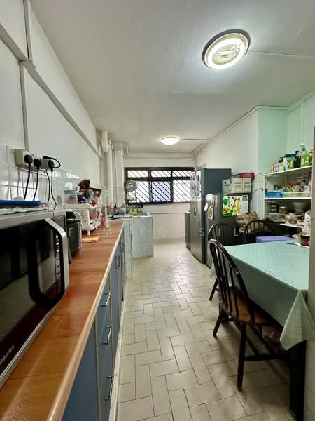 718 Yishun Street 71, 718 Yishun Street 71, 2 Bedrooms, 689 sqft, HDB Flat For Sale, by F M Fossil, 500167811 - Kitchen - PropertyGuru.com.sg