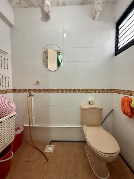 718 Yishun Street 71, 718 Yishun Street 71, 2 Bedrooms, 689 sqft, HDB Flat For Sale, by F M Fossil, 500167811 - Bathroom - PropertyGuru.com.sg
