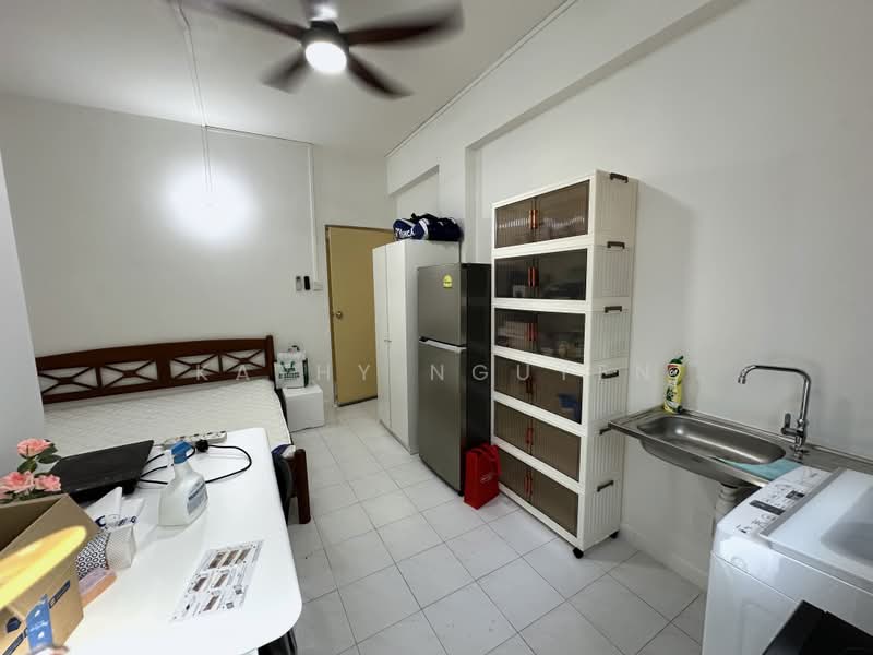 Sims 450 Centre, 450 Sims Avenue, Studio, 1,700 sqft, Walk-up Apartment For Rent, by Kathy Nguyen, 500167812 - Bedroom - PropertyGuru.com.sg