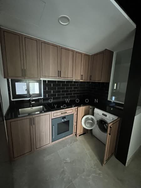 Mayfair Modern, 2 Rifle Range Road, 3 Bedrooms, 958 sqft, Condominium For Sale, by Ho Woon Yoke, 500167816 - Kitchen - PropertyGuru.com.sg