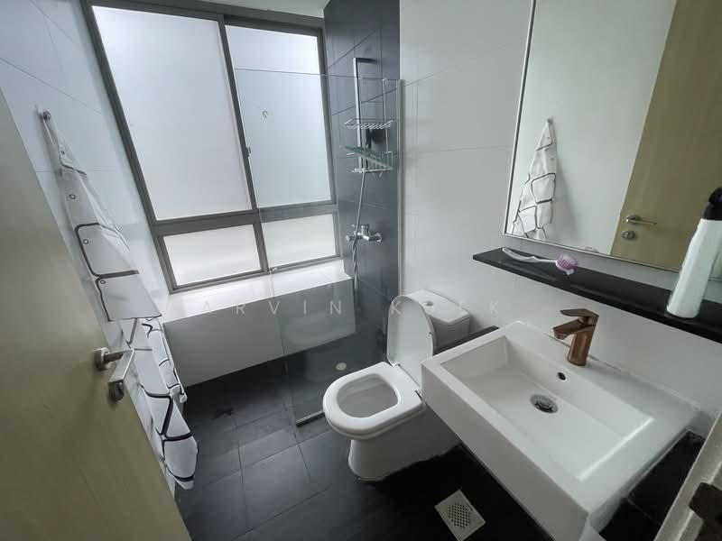 Newton Edge, 1 Makeway Ave, 2 Bedrooms, 807 sqft, Condominium For Rent, by Arvin Kuek, 500167827 - Bathroom - PropertyGuru.com.sg
