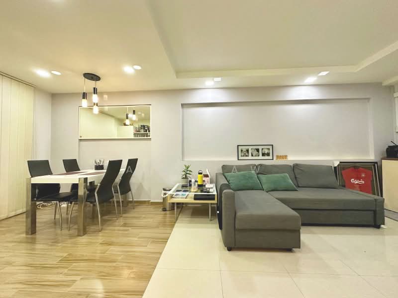 477 Tampines Street 43, 477 Tampines Street 43, 2 Bedrooms, 688 sqft, HDB Flat For Sale, by Alan Law, 500167828 - Living Room - PropertyGuru.com.sg