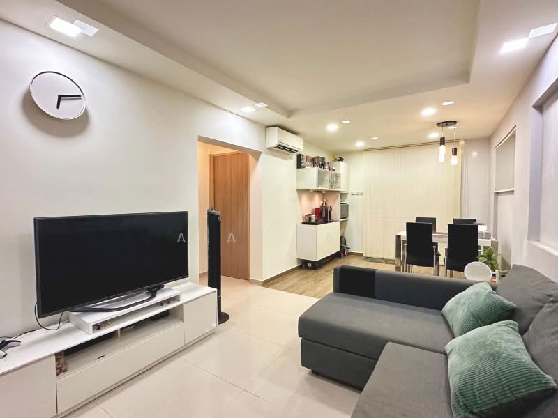 477 Tampines Street 43, 477 Tampines Street 43, 2 Bedrooms, 688 sqft, HDB Flat For Sale, by Alan Law, 500167828 - Living Room - PropertyGuru.com.sg