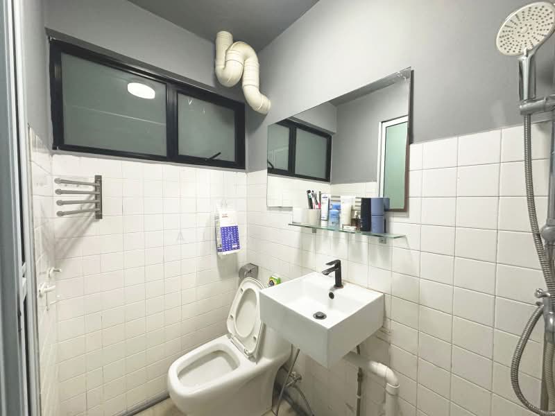 477 Tampines Street 43, 477 Tampines Street 43, 2 Bedrooms, 688 sqft, HDB Flat For Sale, by Alan Law, 500167828 - Bathroom - PropertyGuru.com.sg