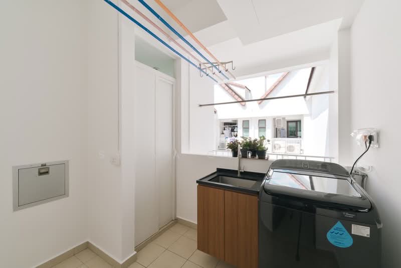 Varsity Park Condominium, 70 West Coast Road, 3 Bedrooms, 2,325 sqft, Condominium For Rent, by Seema Gupta, 500167837 - PropertyGuru.com.sg