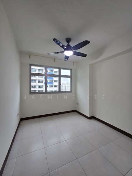 212B Punggol Walk, 212B Punggol Walk, 2 Bedrooms, 1,001 sqft, HDB Flat For Rent, by Jasmine See, 500167838 - Common bedroom 2 - PropertyGuru.com.sg