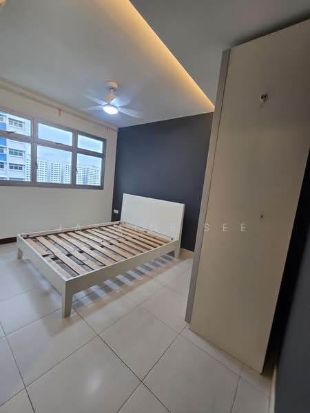 212B Punggol Walk, 212B Punggol Walk, 2 Bedrooms, 1,001 sqft, HDB Flat For Rent, by Jasmine See, 500167838 - Master bedroom - PropertyGuru.com.sg