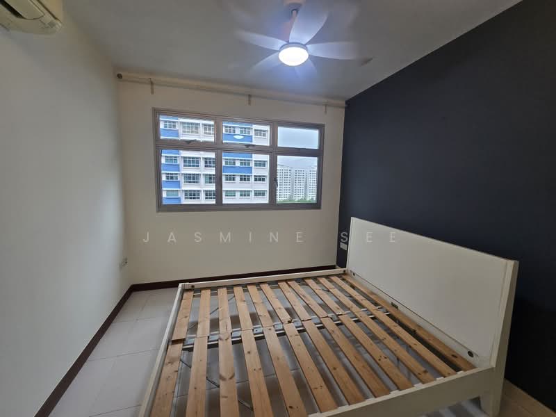 212B Punggol Walk, 212B Punggol Walk, 2 Bedrooms, 1,001 sqft, HDB Flat For Rent, by Jasmine See, 500167838 - Master bedroom - PropertyGuru.com.sg
