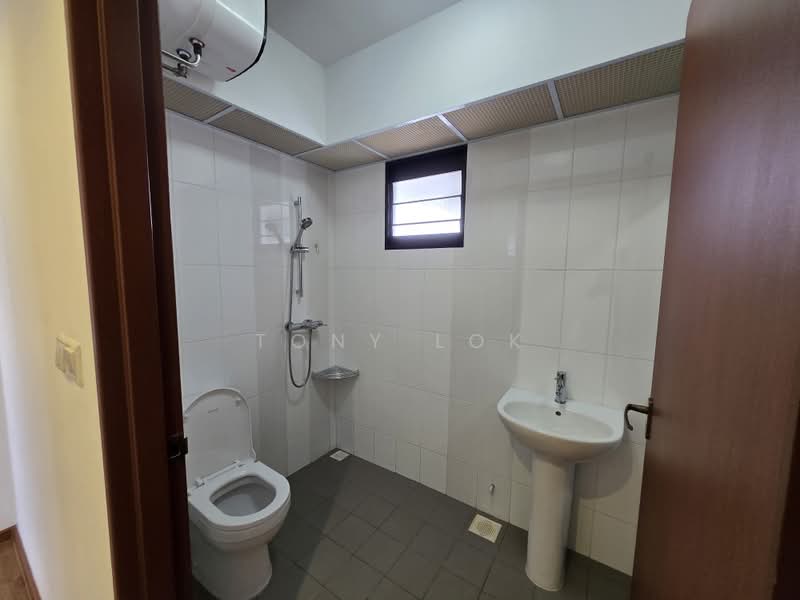 30 Ghim Moh Link, 30 Ghim Moh Link, 3 Bedrooms, 1,001 sqft, HDB Flat For Rent, by Tony Lok, 500167849 - Bathroom - PropertyGuru.com.sg