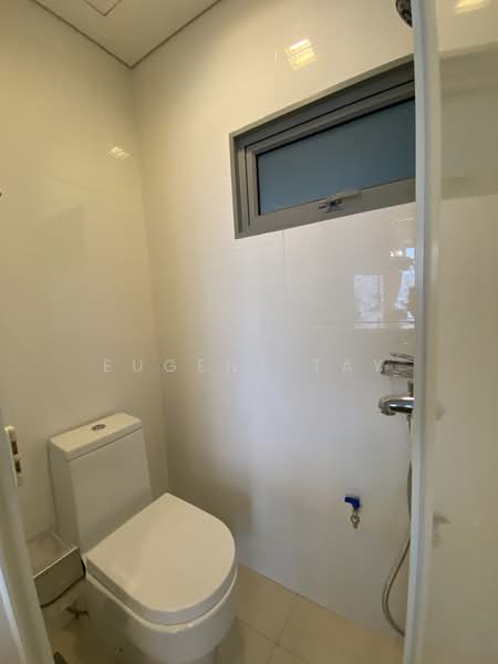 Woodhaven, 71 Woodgrove Avenue, 3 Bedrooms, 1,173 sqft, Condominium For Sale, by Eugene Tay, 500167859 - Bathroom - PropertyGuru.com.sg