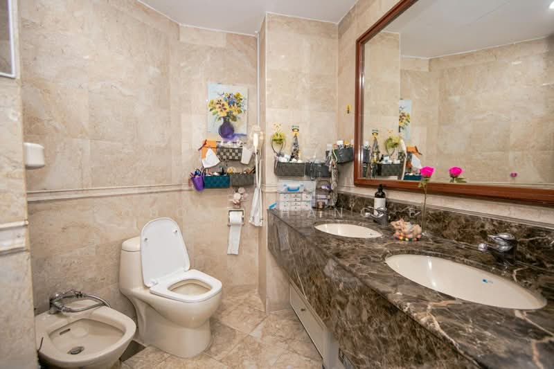 Parc Oasis, 41 Jurong East Avenue 1, 2 Bedrooms, 1,076 sqft, Condominium For Rent, by Choo Chang E, 500167864 - Master Bathroom - PropertyGuru.com.sg