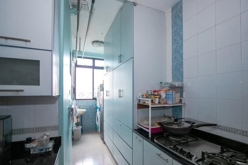 Parc Oasis, 41 Jurong East Avenue 1, 2 Bedrooms, 1,076 sqft, Condominium For Rent, by Choo Chang E, 500167864 - Kitchen - PropertyGuru.com.sg
