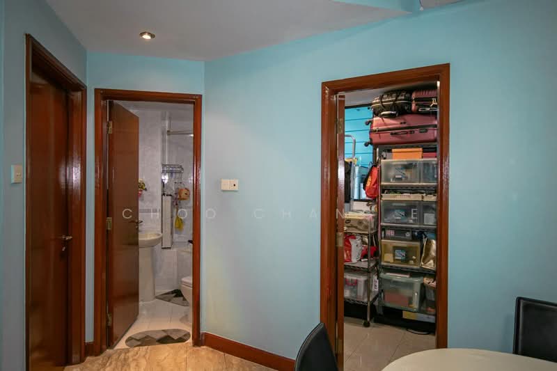 Parc Oasis, 41 Jurong East Avenue 1, 2 Bedrooms, 1,076 sqft, Condominium For Rent, by Choo Chang E, 500167864 - Common Bathroom and Store - PropertyGuru.com.sg