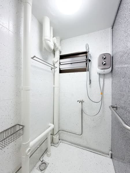 3 Dover Road, 3 Dover Road, 3 Bedrooms, 700 sqft, HDB Flat For Rent, by HEATHER LIM, 500167868 - Bathroom - PropertyGuru.com.sg