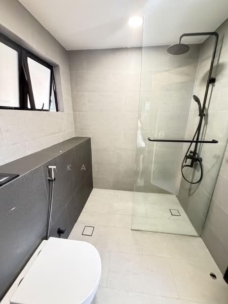 Upper East Coast.Impressive Huge detached, Jalan haji Salam, 6 Bedrooms, 5,500 sqft, Detached House For Rent, by Kal Ong, 500167875 - Bathroom - PropertyGuru.com.sg