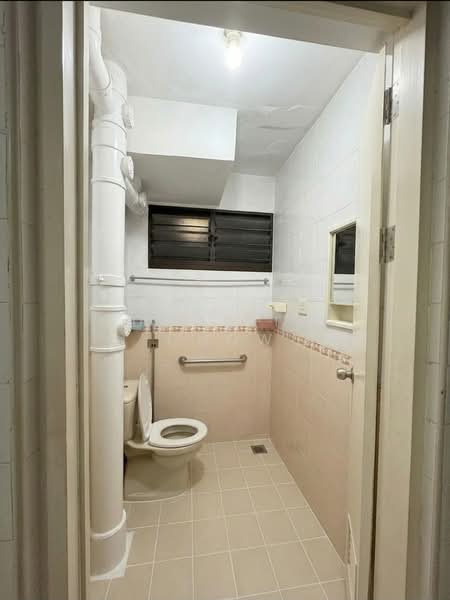 518 Bedok North Avenue 2, 518 Bedok North Avenue 2, 3 Bedrooms, 990 sqft, HDB Flat For Sale, by Dominik Chow, 500167896 - Bathroom - PropertyGuru.com.sg