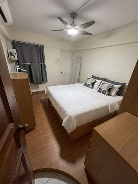 518 Bedok North Avenue 2, 518 Bedok North Avenue 2, 3 Bedrooms, 990 sqft, HDB Flat For Sale, by Dominik Chow, 500167896 - Master Bedroom - PropertyGuru.com.sg