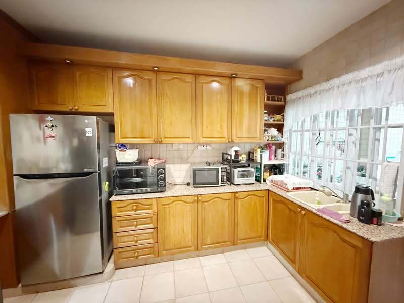 Mayflower Gardens, Mayflower Drive, 4 Bedrooms, 3,000 sqft, Terraced House For Sale, by Albert Peh, 500167898 - Kitchen - PropertyGuru.com.sg