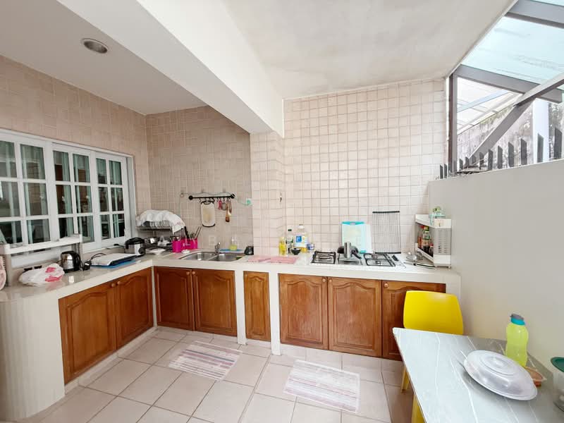 Mayflower Gardens, Mayflower Drive, 4 Bedrooms, 3,000 sqft, Terraced House For Sale, by Albert Peh, 500167898 - Kitchen - PropertyGuru.com.sg
