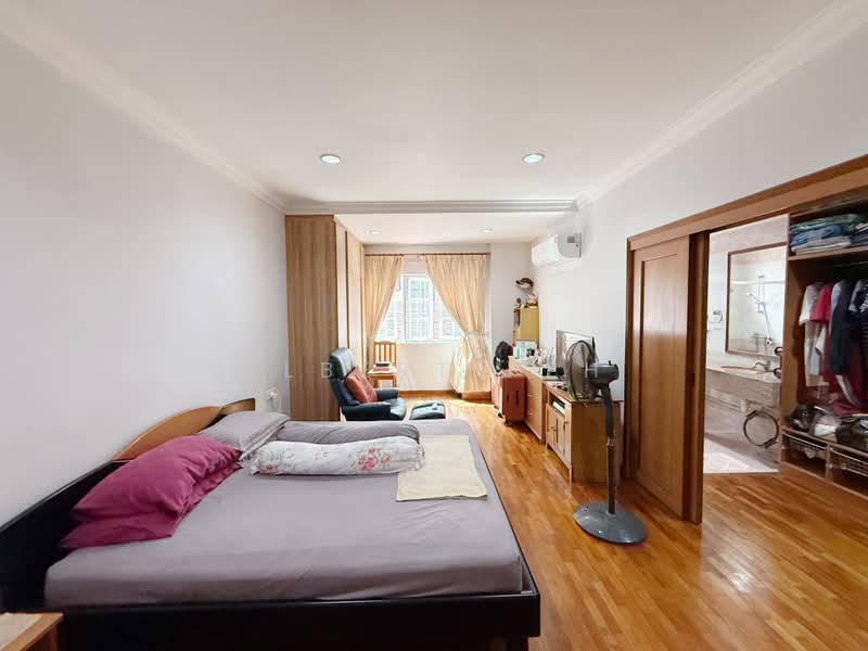 Mayflower Gardens, Mayflower Drive, 4 Bedrooms, 3,000 sqft, Terraced House For Sale, by Albert Peh, 500167898 - Bedroom - PropertyGuru.com.sg