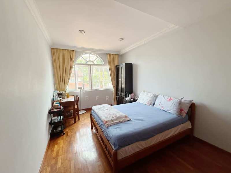 Mayflower Gardens, Mayflower Drive, 4 Bedrooms, 3,000 sqft, Terraced House For Sale, by Albert Peh, 500167898 - Bedroom - PropertyGuru.com.sg
