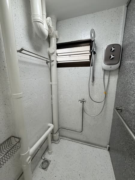 3 Dover Road, 3 Dover Road, 3 Bedrooms, 700 sqft, HDB Flat For Rent, by Semantha Soon, 500167899 - Bathroom - PropertyGuru.com.sg