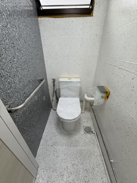 3 Dover Road, 3 Dover Road, 3 Bedrooms, 700 sqft, HDB Flat For Rent, by Semantha Soon, 500167899 - Bathroom - PropertyGuru.com.sg
