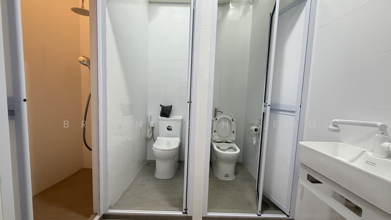 Lakepoint Condo, 2 Lakepoint Drive, Room Rental, 600 sqft, Condominium For Rent, by Bryan Seah Seng Ping, 500167903 - Bathroom - PropertyGuru.com.sg