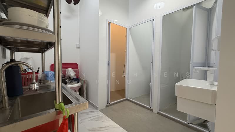 Lakepoint Condo, 2 Lakepoint Drive, Room Rental, 600 sqft, Condominium For Rent, by Bryan Seah Seng Ping, 500167903 - Bathroom - PropertyGuru.com.sg