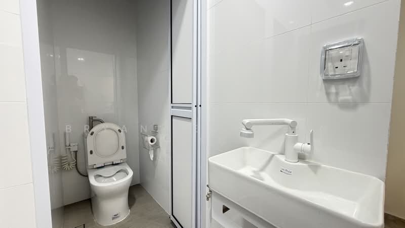 Lakepoint Condo, 2 Lakepoint Drive, Room Rental, 600 sqft, Condominium For Rent, by Bryan Seah Seng Ping, 500167903 - Bathroom - PropertyGuru.com.sg