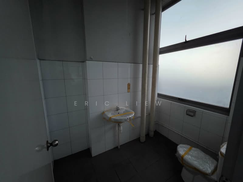 West Connect Building, 10 Buroh Street, 1,733 sqft, Factory / Workshop (B2) For Sale, by Eric Liew, 500167920 - Bathroom - CommercialGuru.com.sg