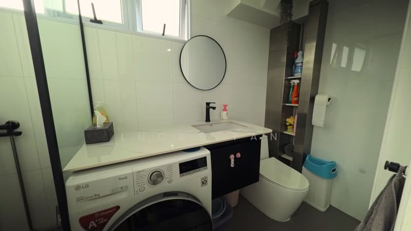 212 Serangoon Avenue 4, 212 Serangoon Avenue 4, 3 Bedrooms, 1,302 sqft, HDB Flat For Sale, by Lucas Tan, 500167922 - Common Bathroom - PropertyGuru.com.sg
