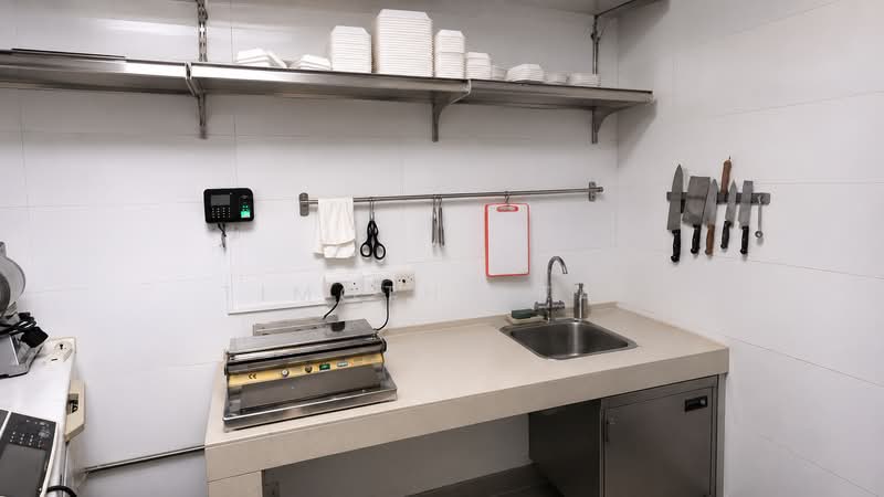 GROUND FLOOR SHOP FOR RENT AT RIVER VALLEY, River Valley Road / Mohamed Sultan Road / Kim Seng Road, 1,565 sqft, Shop / Shophouse For Rent, by Timothy Tan, 500167924 - Kitchen - CommercialGuru.com.sg