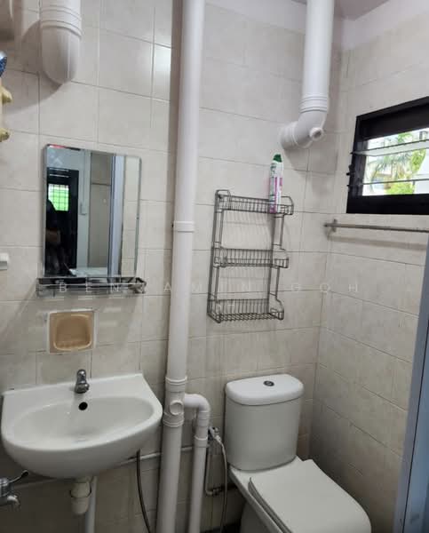 301 Ang Mo Kio Avenue 3, 301 Ang Mo Kio Avenue 3, Room Rental, 150 sqft, HDB Flat For Rent, by Benjamin Goh L H, 500167925 - Bathroom - PropertyGuru.com.sg