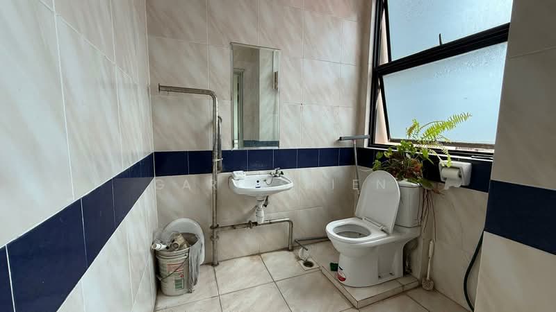 Multi-Wide Industrial Building, 18 Mandai Estate, 700 sqft, Factory / Workshop (B2) For Sale, by Gary Shien, 500167928 - Bathroom - CommercialGuru.com.sg