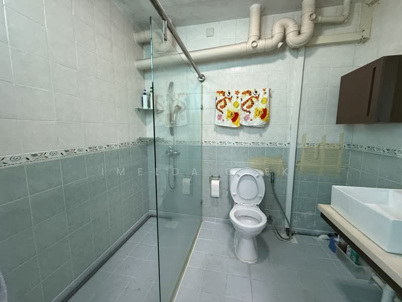 190 Punggol Central, 190 Punggol Central, 3 Bedrooms, 1,377 sqft, HDB Flat For Sale, by Imelda Quek, 500167937 - Bathroom - PropertyGuru.com.sg