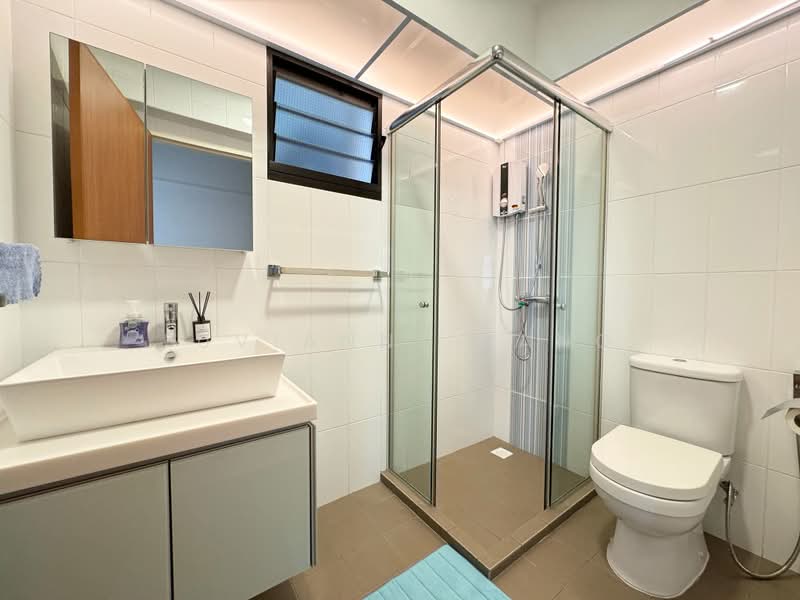 274B Compassvale Bow, 274B Compassvale Bow, 3 Bedrooms, 1,216 sqft, HDB Flat For Sale, by Luvianne Pang, 500167945 - Bathroom - PropertyGuru.com.sg