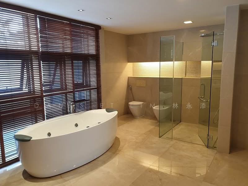 77 Ocean Drive, 77 Ocean Drive, 6 Bedrooms, 11,200 sqft, Bungalow House For Sale, by Danis ET Lim 林永添, 500167961 - Bathroom - PropertyGuru.com.sg