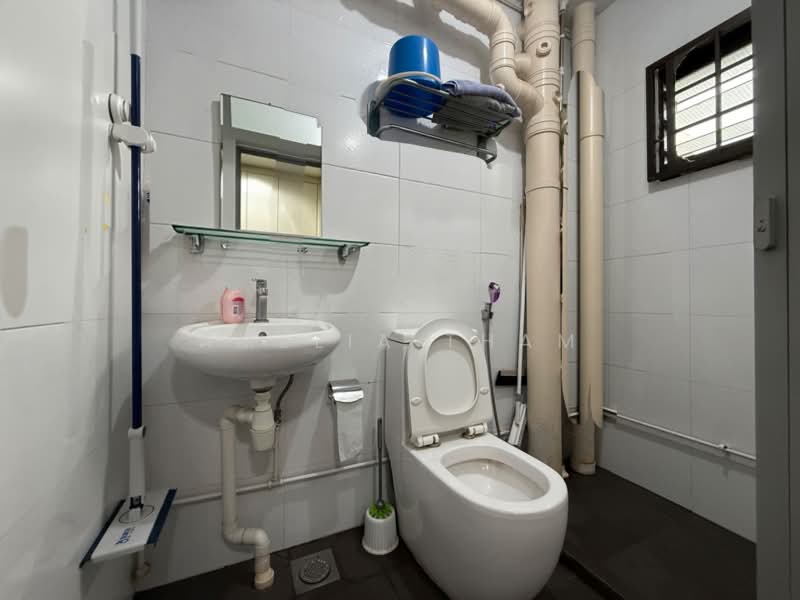 650B Jurong West Street 61, 650B Jurong West Street 61, 3 Bedrooms, 969 sqft, HDB Flat For Sale, by Amelia Tham, 500167962 - Bathroom - PropertyGuru.com.sg