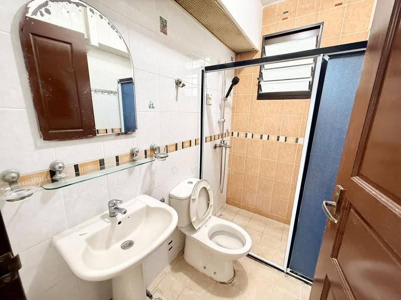 151 Rivervale Crescent, 151 Rivervale Crescent, Hougang / Punggol / Sengkang, 3 Bedrooms, 980 sqft, HDB Flat For Rent, by Edwin Hoe, 500167966 - Bathroom - PropertyGuru.com.sg
