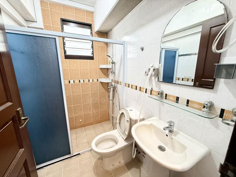 151 Rivervale Crescent, 151 Rivervale Crescent, Hougang / Punggol / Sengkang, 3 Bedrooms, 980 sqft, HDB Flat For Rent, by Edwin Hoe, 500167966 - Bathroom - PropertyGuru.com.sg